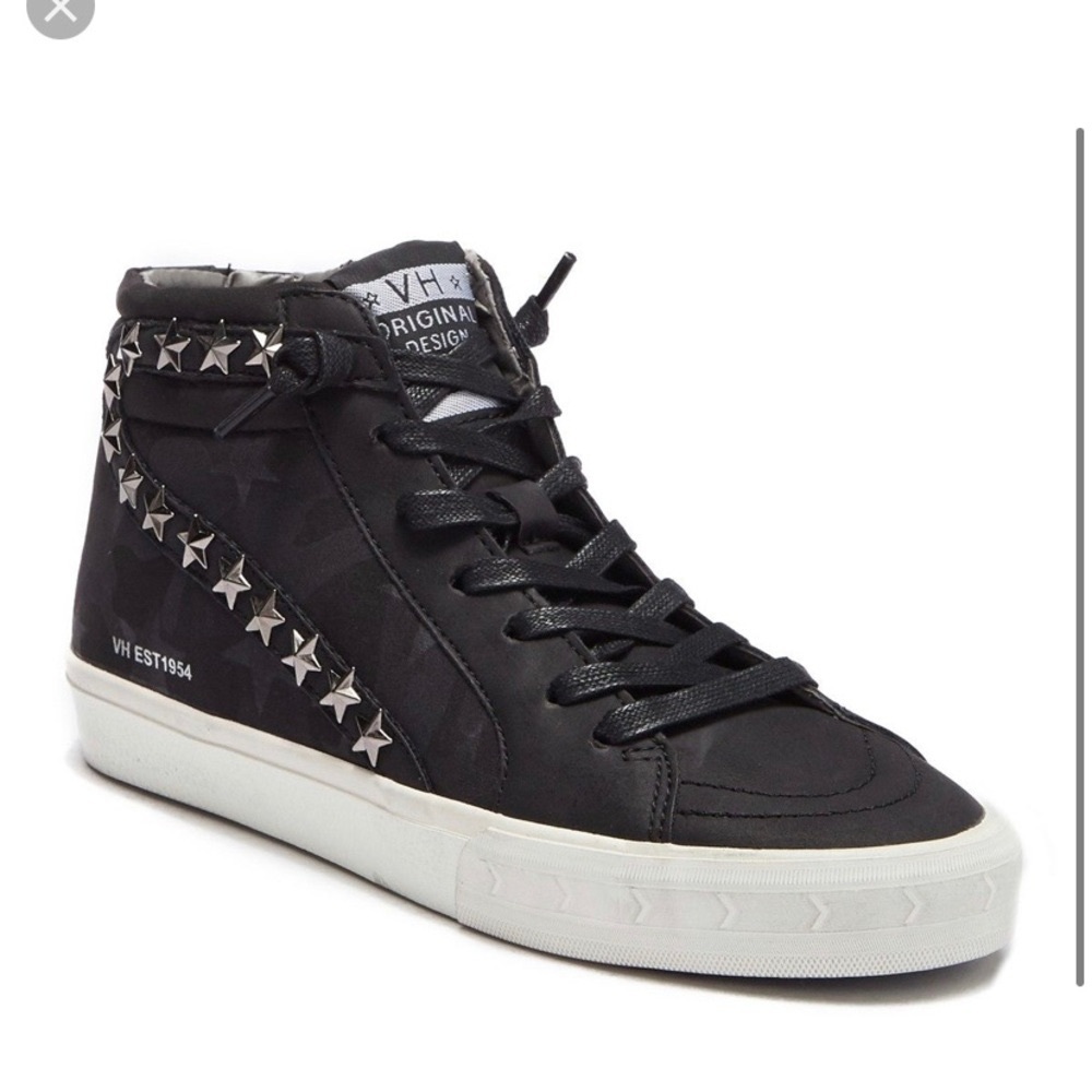 Vintage Havana high top star studded sneakers!